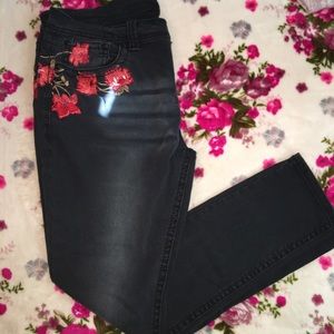 🦄Last Call🦄Embroidered Jeans